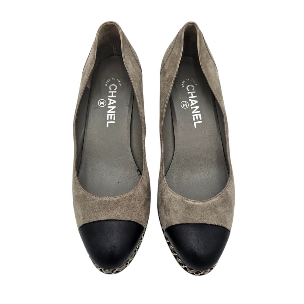 Chanel CC Cap Toe Chain Wedge Heel Pump Gray Suede Black Silver Size 39 US 8 8.5 - Picture 3 of 14
